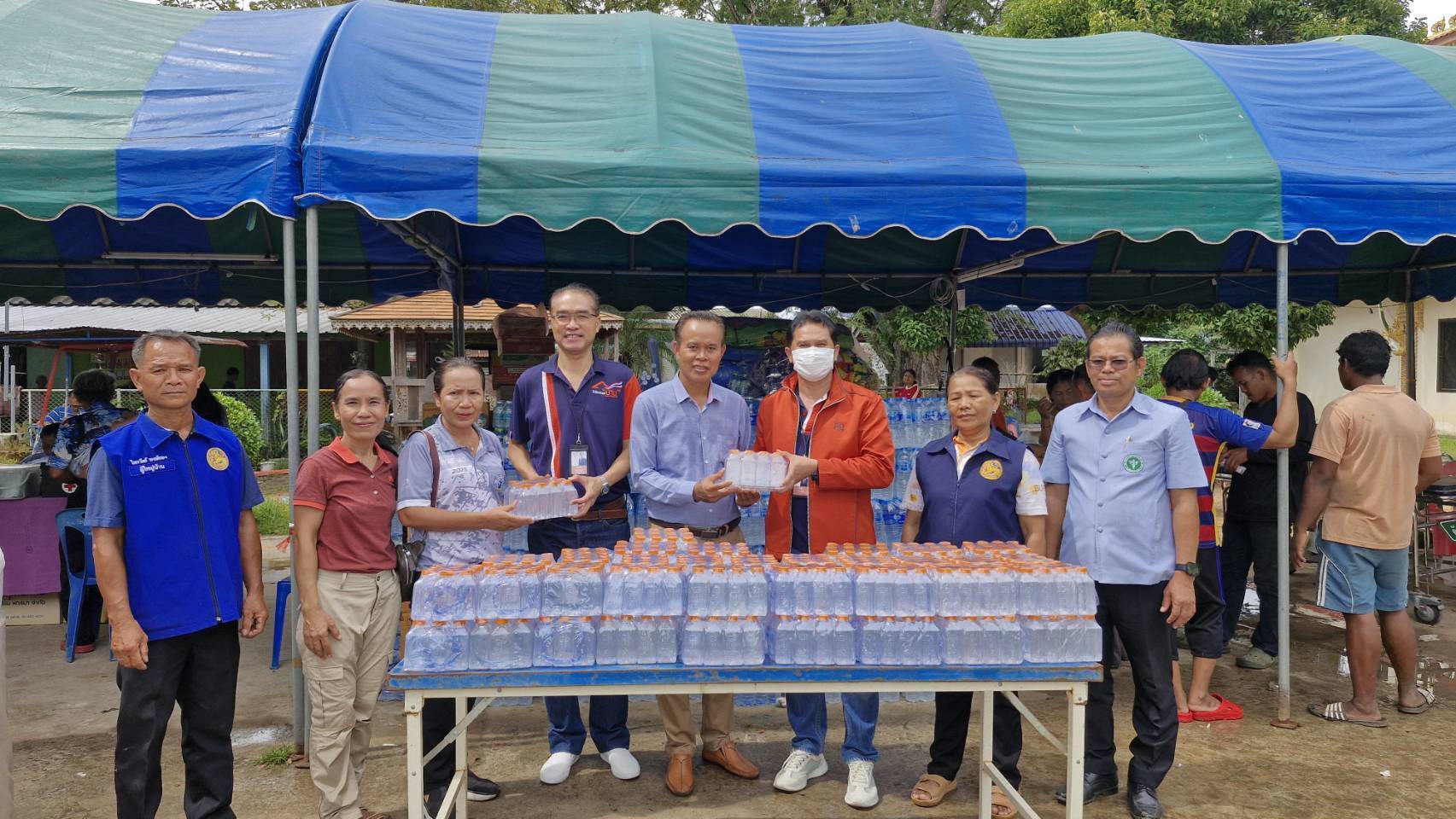 ธอส. มอบเครื่องอุปโภคบริโภค บรรเทาความเดือดร้อนประชาชนจากสถานการณ์ความไม่สงบพื้นที่ชายแดนไทย - กัมพูชา 