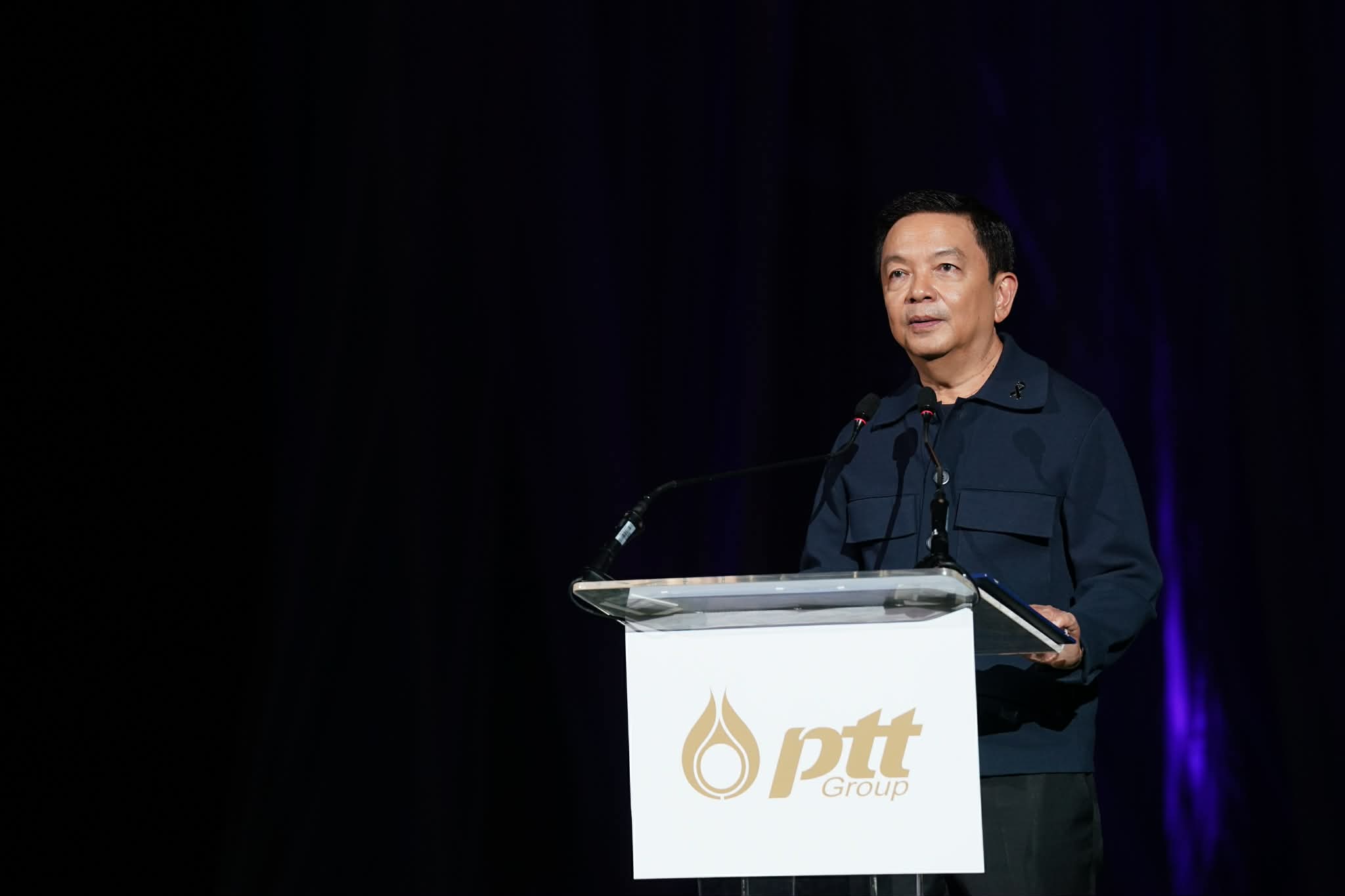 ดร.คงกระพัน อินทรแจ้ง ประธานเจ้าหน้าที่บริหารและกรรมการผู้จัดการใหญ่ บริษัท ปตท. จำกัด (มหาชน) หรือ ปตท.  